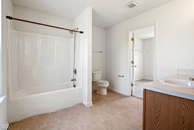 5682 W Port Drive, Mccordsville, IN 46055