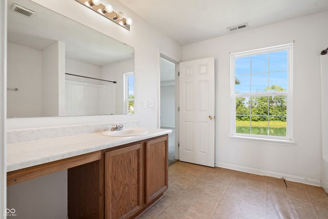5682 W Port Drive, Mccordsville, IN 46055