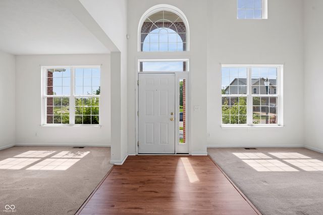 5682 W Port Drive, Mccordsville, IN 46055