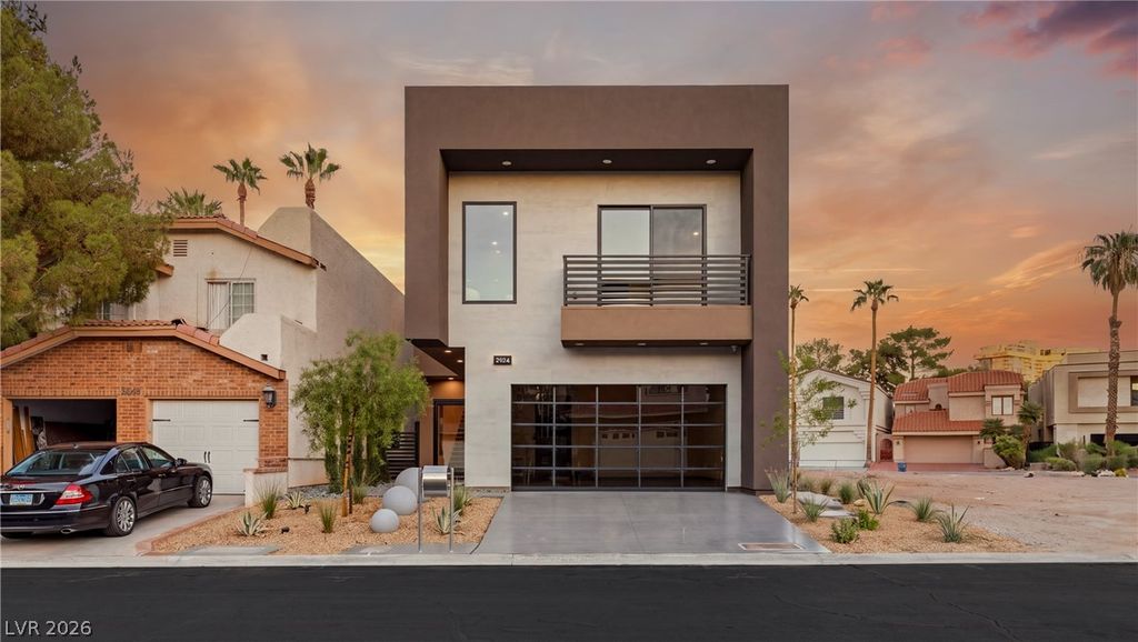 2824 Queens Courtyard Drive, Las Vegas, NV 89109 — photo 2