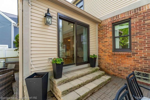 1259 Cedar Drive, Birmingham, MI 48009