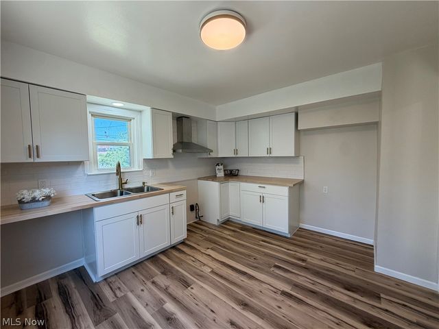 18229 Neff Road, Cleveland, OH 44119