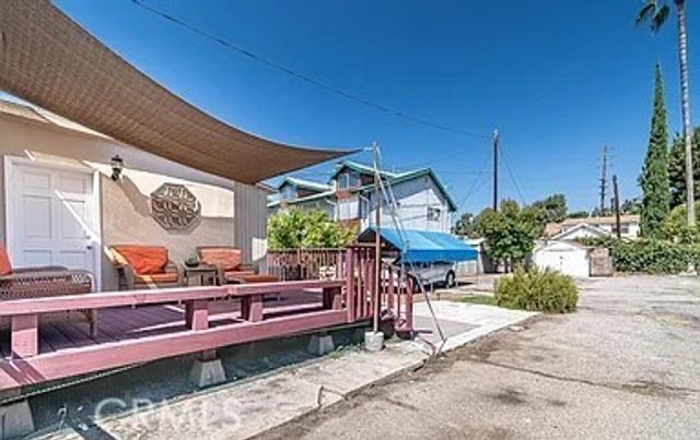 817 Chestnut Avenue, Los Angeles, CA 90042