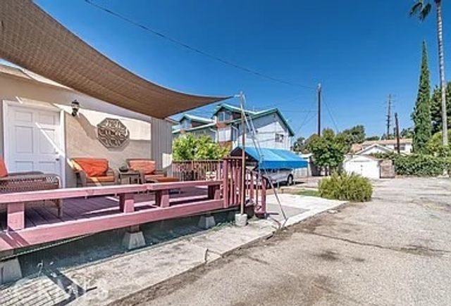 817 Chestnut Avenue, Los Angeles, CA 90042
