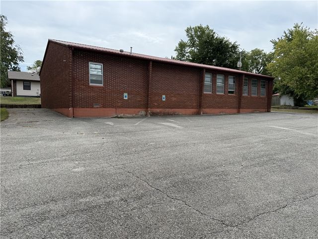 710 Robinson Street, Harrison, AR 72601