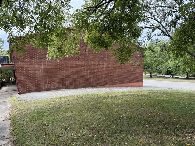 710 Robinson Street, Harrison, AR 72601