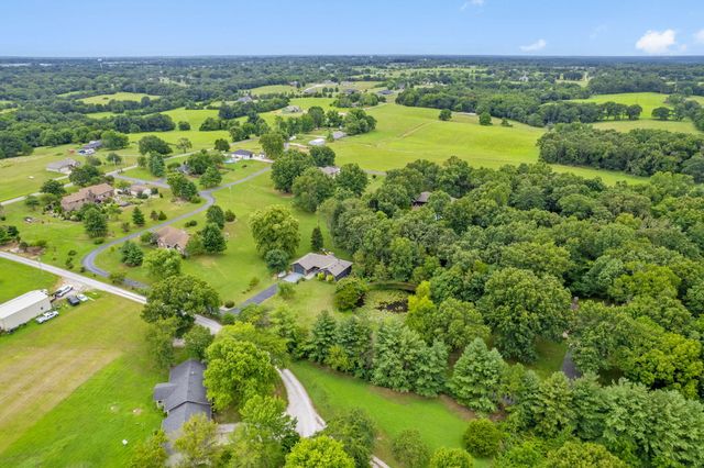 1744 W Montana Court, Nixa, MO 65714