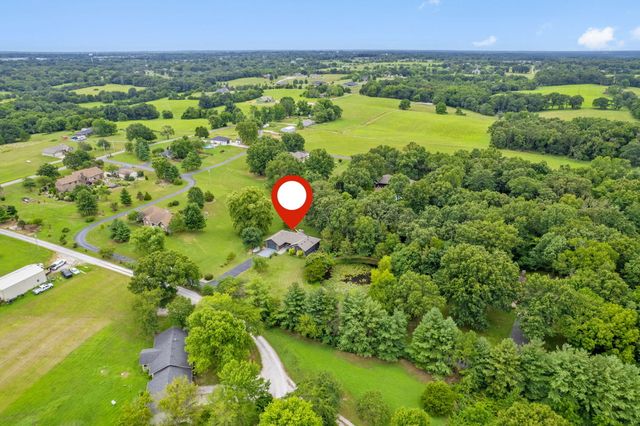 1744 W Montana Court, Nixa, MO 65714