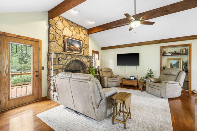 1744 W Montana Court, Nixa, MO 65714