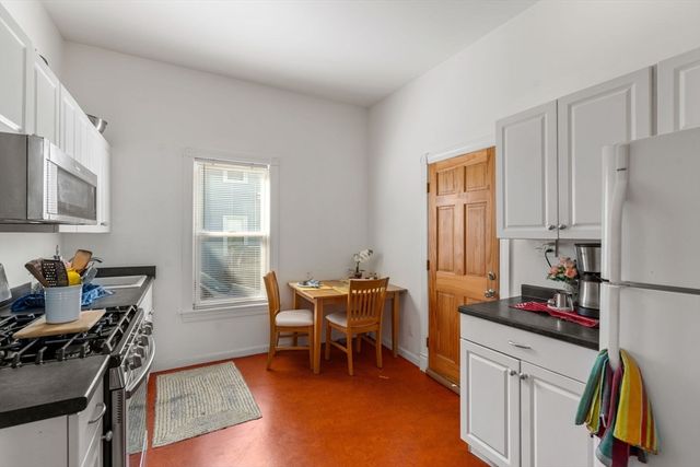 32 Richardson St 1, Somerville, MA 02145