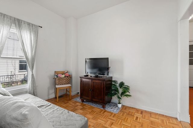 32 Richardson St 1, Somerville, MA 02145