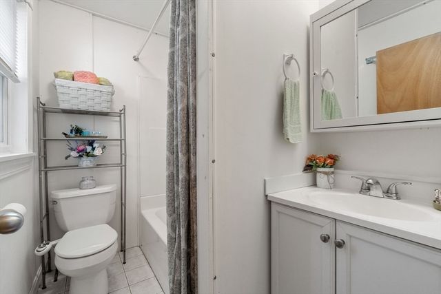 32 Richardson St 1, Somerville, MA 02145