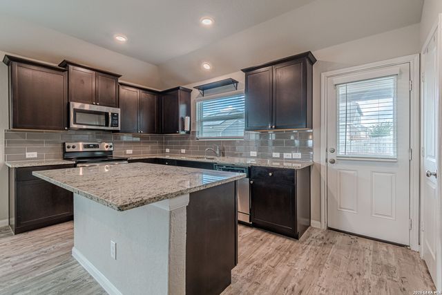 229 Holland Park, Schertz, TX 78108
