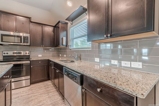 229 Holland Park, Schertz, TX 78108