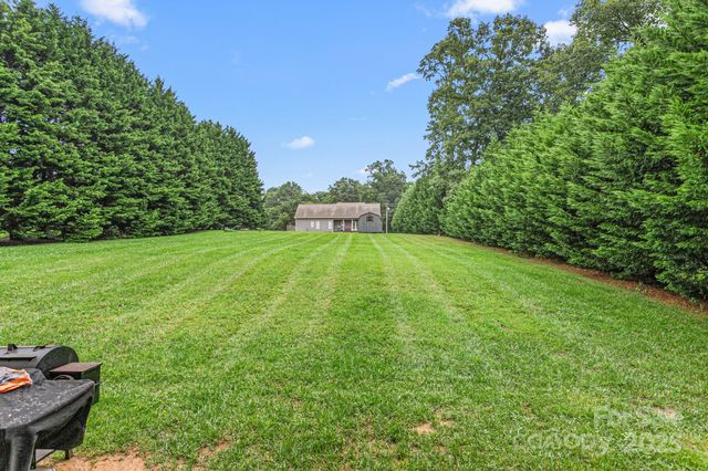 8423 Coachman Lane, Rural Hall, NC 27045