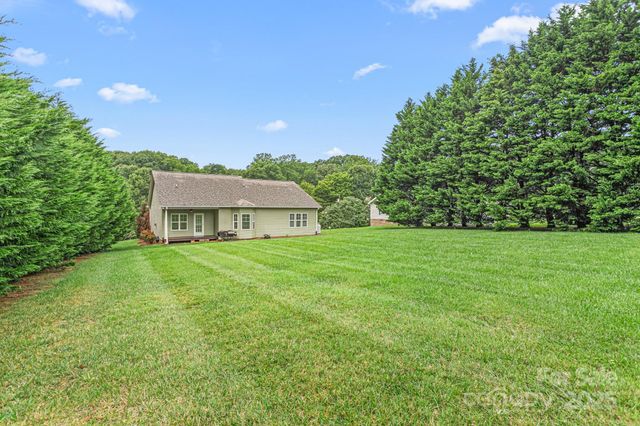 8423 Coachman Lane, Rural Hall, NC 27045