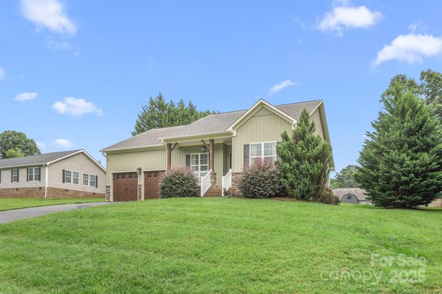 8423 Coachman Lane, Rural Hall, NC 27045