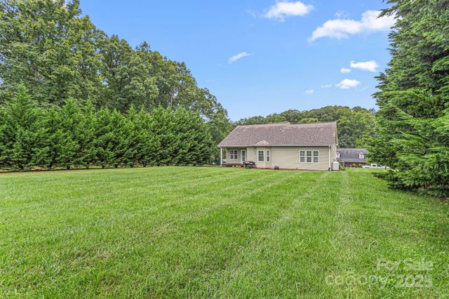 8423 Coachman Lane, Rural Hall, NC 27045