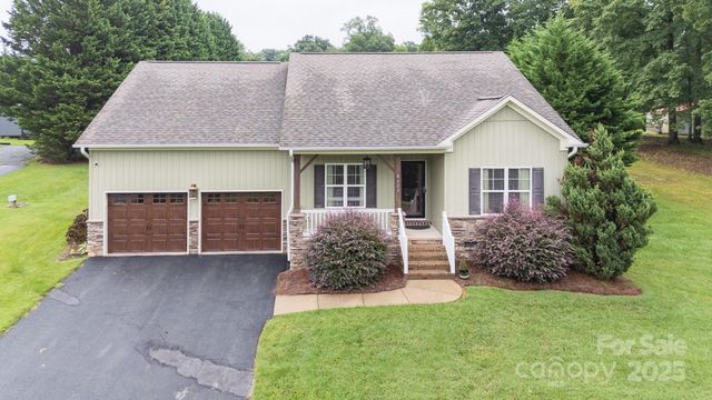 8423 Coachman Lane, Rural Hall, NC 27045