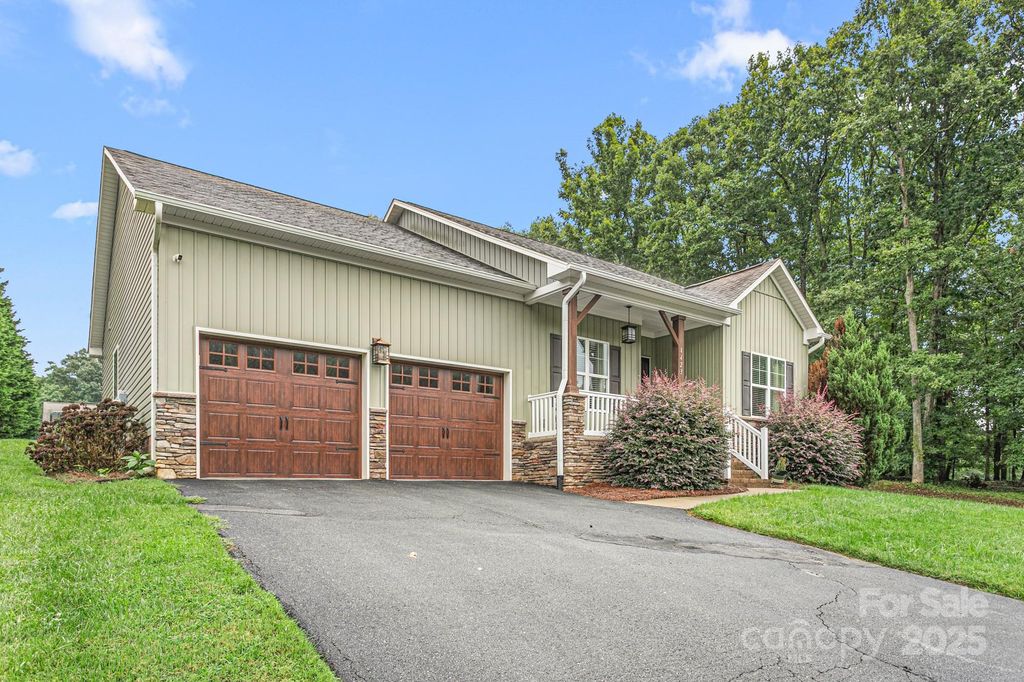 8423 Coachman Lane, Rural Hall, NC 27045