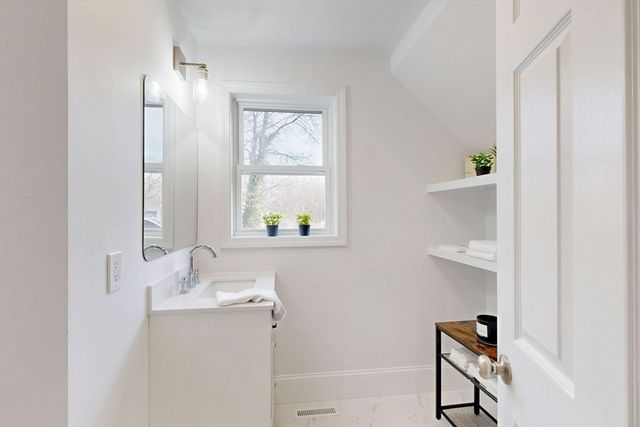 38 Twilight Path, Weymouth, MA 02189