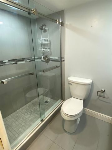 3499 Oaks Way 304, Pompano Beach, FL 33069