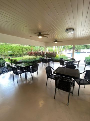 3499 Oaks Way 304, Pompano Beach, FL 33069