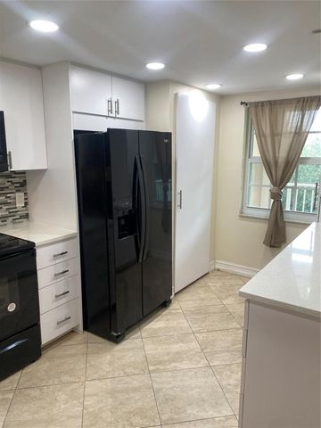 3499 Oaks Way 304, Pompano Beach, FL 33069