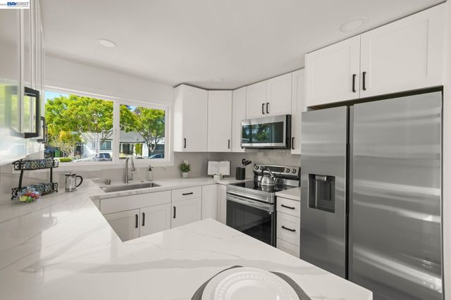 6242 Montcalm Ave, Newark, CA 94560
