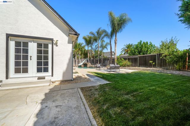 6242 Montcalm Ave, Newark, CA 94560