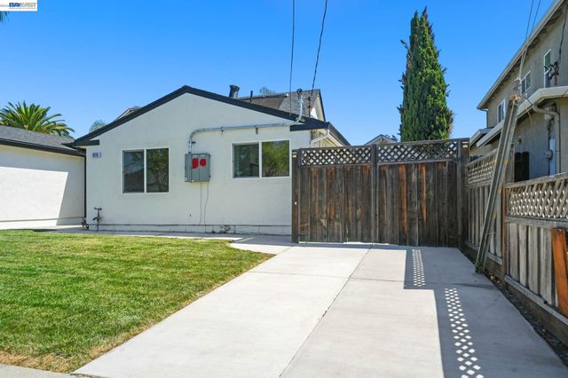 6242 Montcalm Ave, Newark, CA 94560