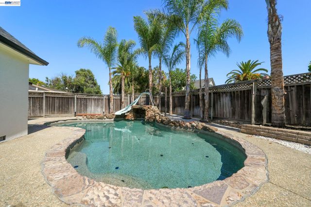 6242 Montcalm Ave, Newark, CA 94560