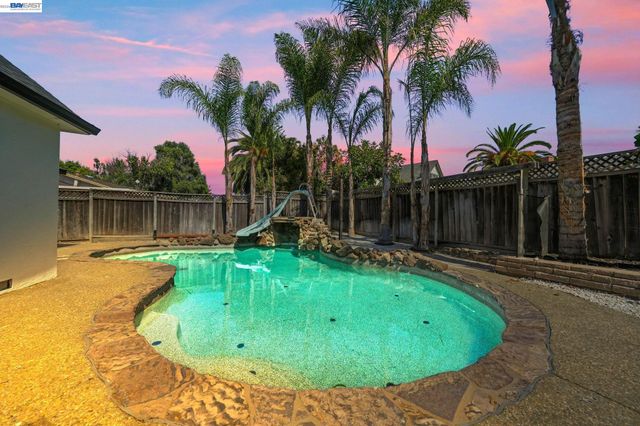 6242 Montcalm Ave, Newark, CA 94560