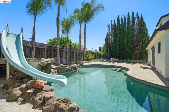 6242 Montcalm Ave, Newark, CA 94560