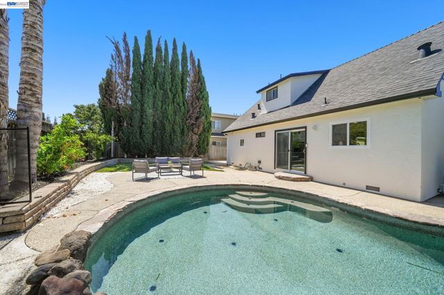 6242 Montcalm Ave, Newark, CA 94560