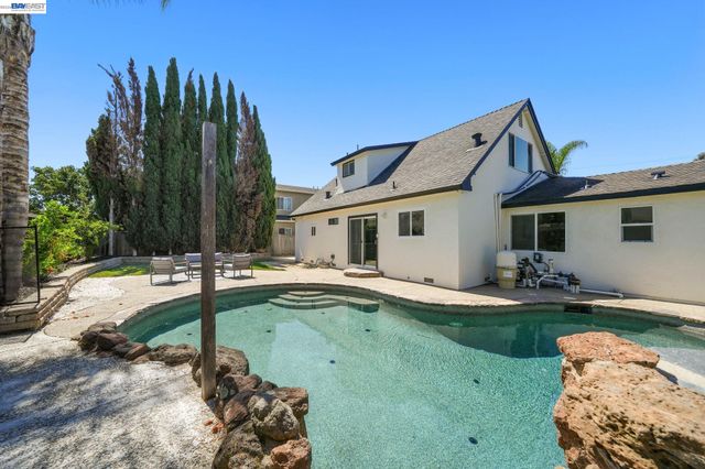 6242 Montcalm Ave, Newark, CA 94560