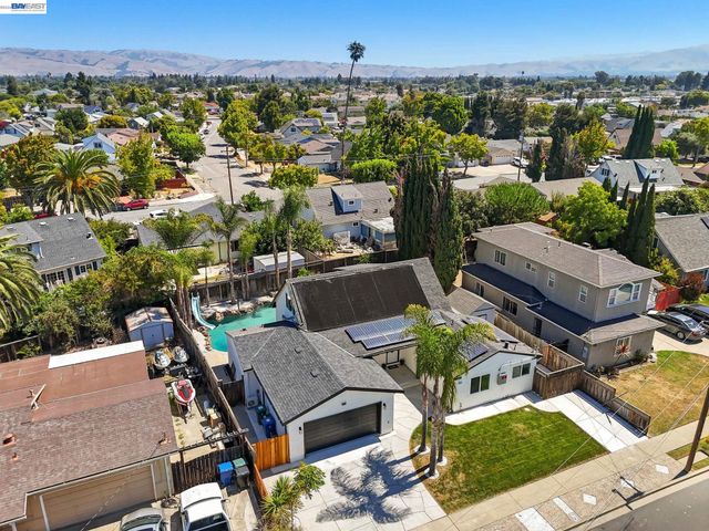 6242 Montcalm Ave, Newark, CA 94560