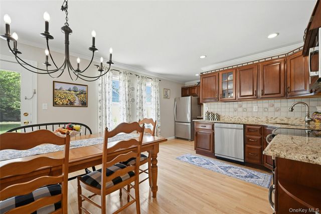 4 Bacon Lane, Babylon, NY 11702