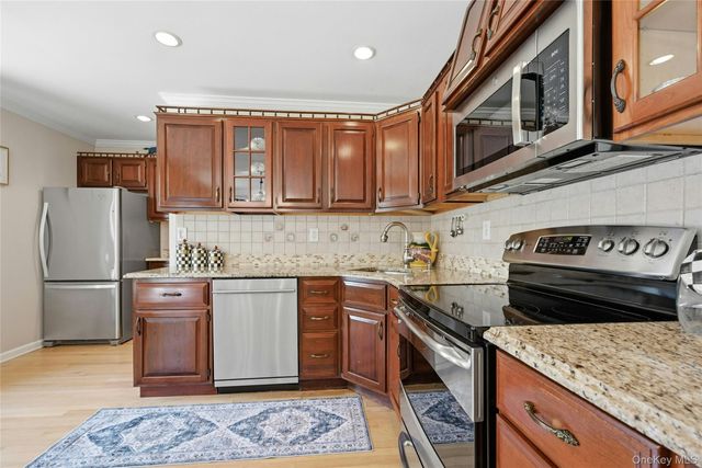 4 Bacon Lane, Babylon, NY 11702