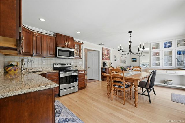4 Bacon Lane, Babylon, NY 11702