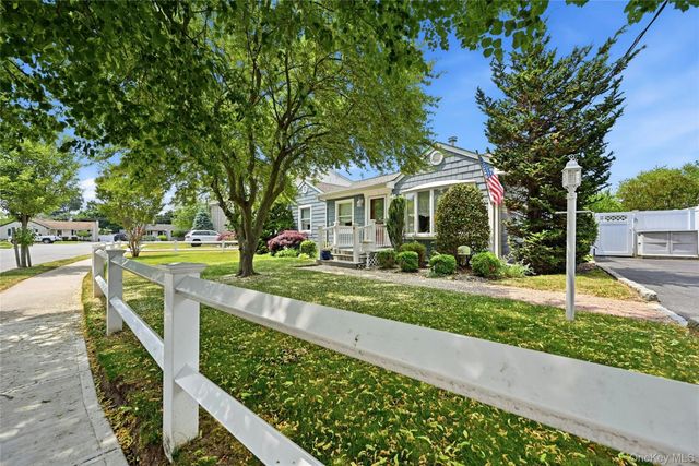 4 Bacon Lane, Babylon, NY 11702