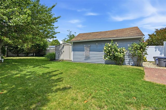 4 Bacon Lane, Babylon, NY 11702