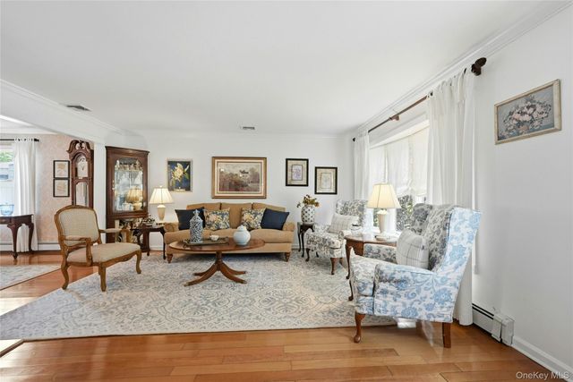 4 Bacon Lane, Babylon, NY 11702