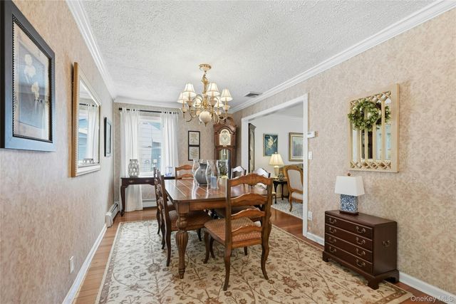 4 Bacon Lane, Babylon, NY 11702