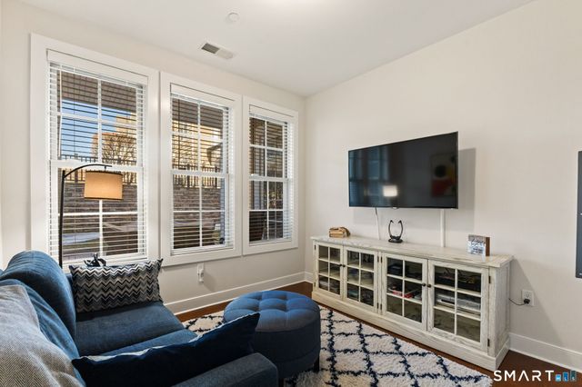 77 Havemeyer Lane 301, Stamford, CT 06902