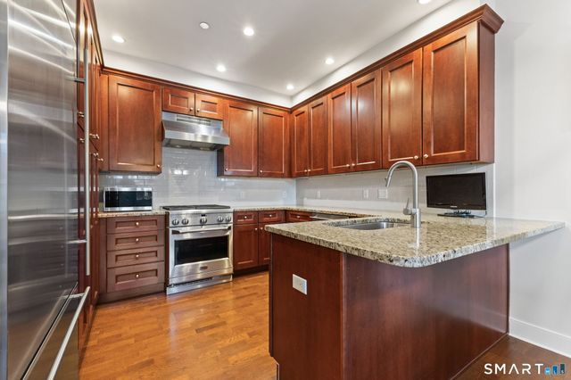 77 Havemeyer Lane 301, Stamford, CT 06902