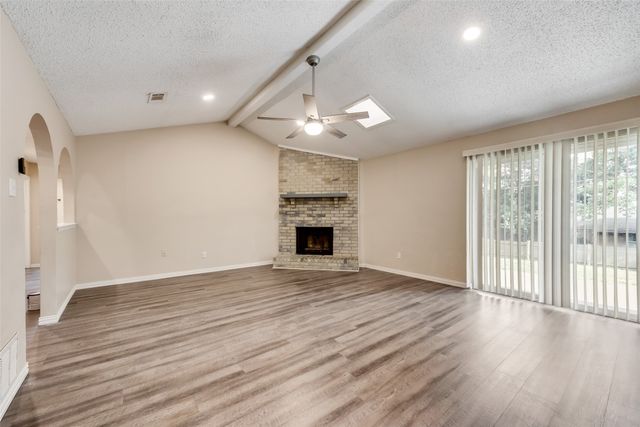 512 W Oakdale Road, Irving, TX 75060