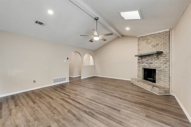 512 W Oakdale Road, Irving, TX 75060