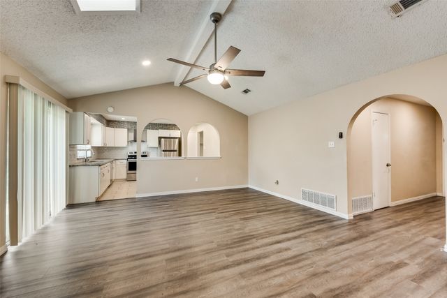 512 W Oakdale Road, Irving, TX 75060