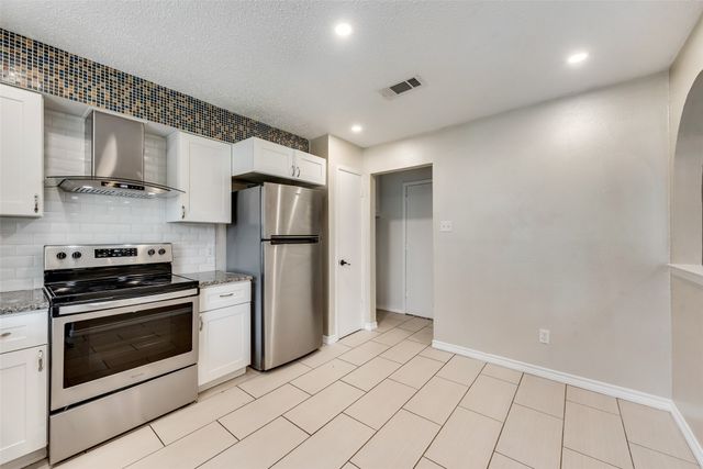 512 W Oakdale Road, Irving, TX 75060